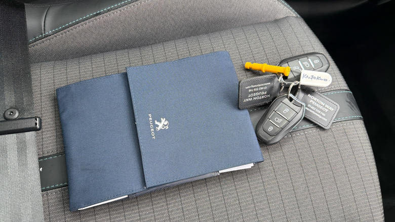 Peugeot 208 1.2 PureTech 100 Allure 5dr Petrol Hatchback